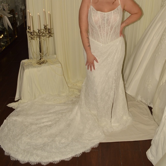 Elegant White Lace Spaghetti-Strap Wedding Dress - Picture 2 of 4